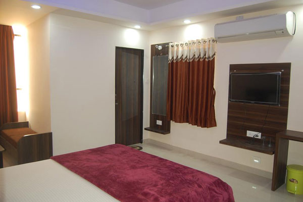 Hotel Royal Inn Dwarka Gujarat Four Bed Room with private washroom